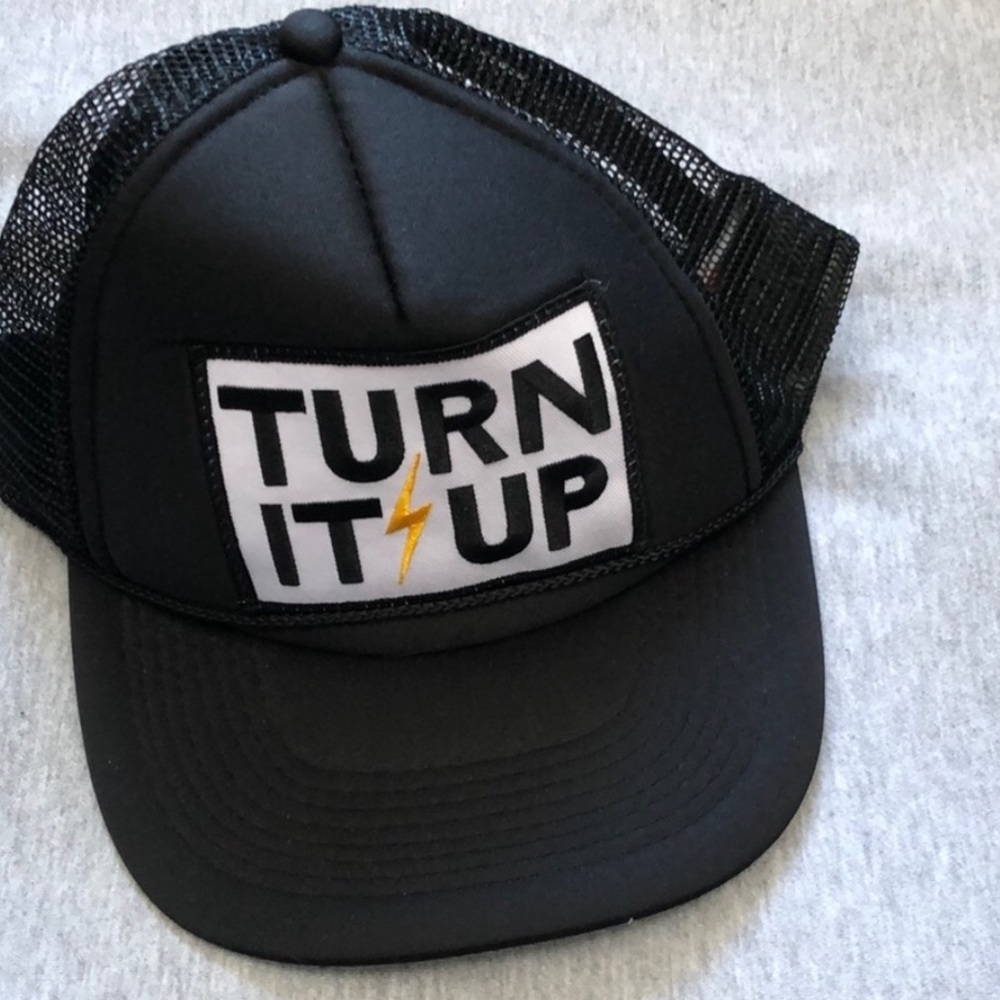 Turn it up trucker hat NWOT